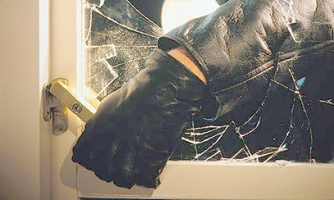 Minor de 17 ani, hoţ profesionist din locuinţe
